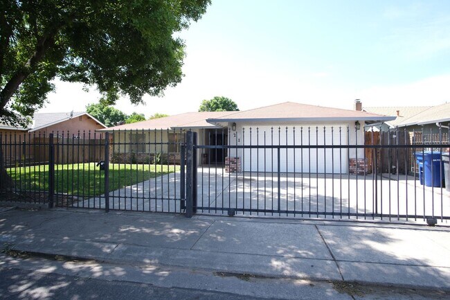 Foto del edificio - Cozy 3-Bedroom, 2-Bath Home