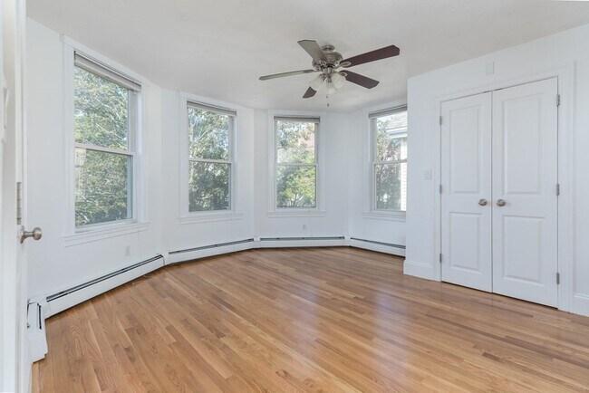 Building Photo - 47 Tufts St
