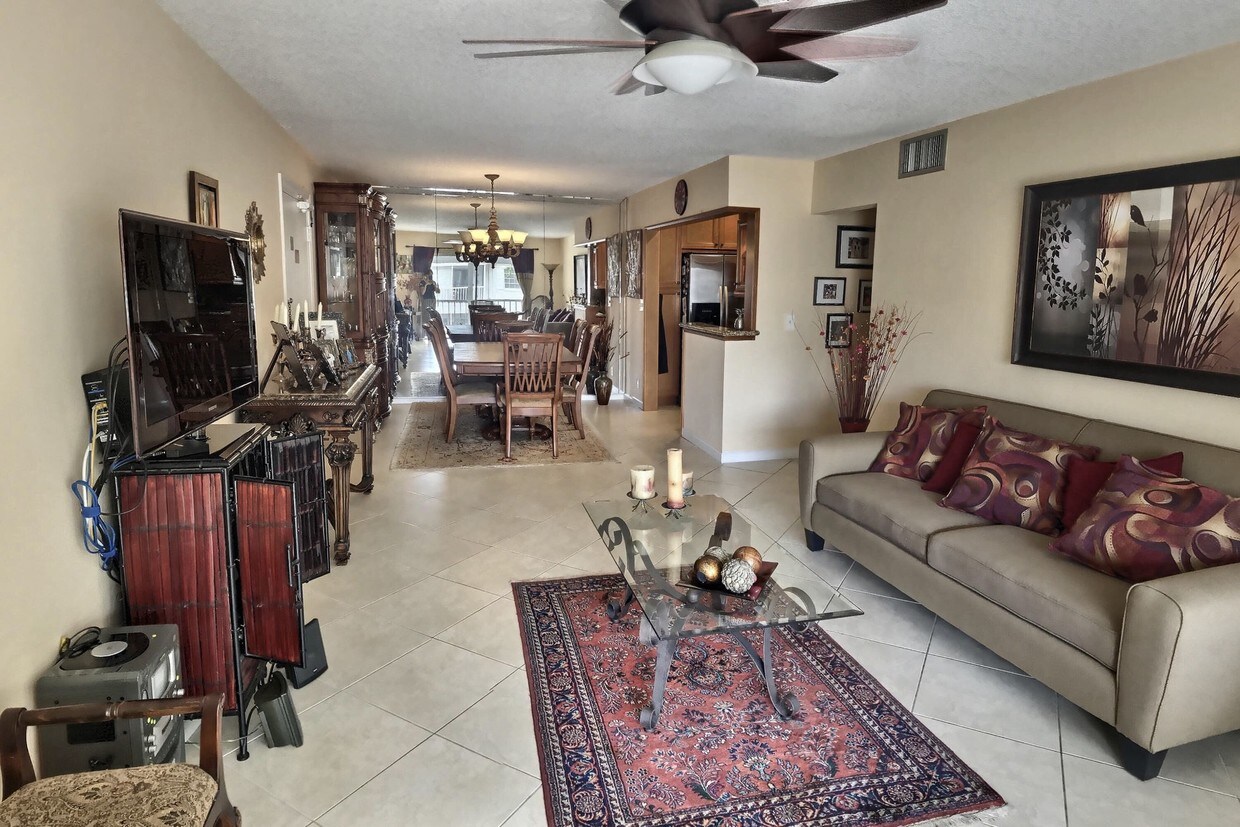 Primary Photo - 6215 Bay Club Dr