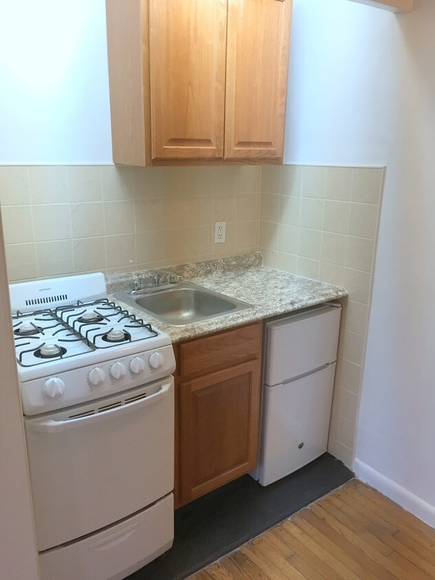 Primary Photo - 350 W 43rd St