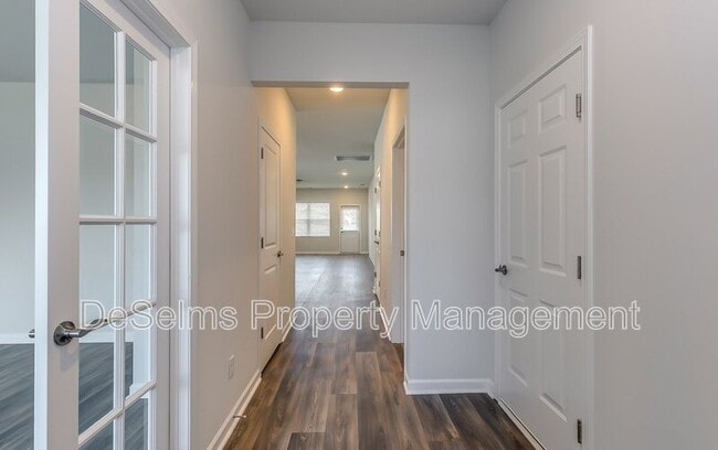 Foto del edificio - 3418 Hattie Ln