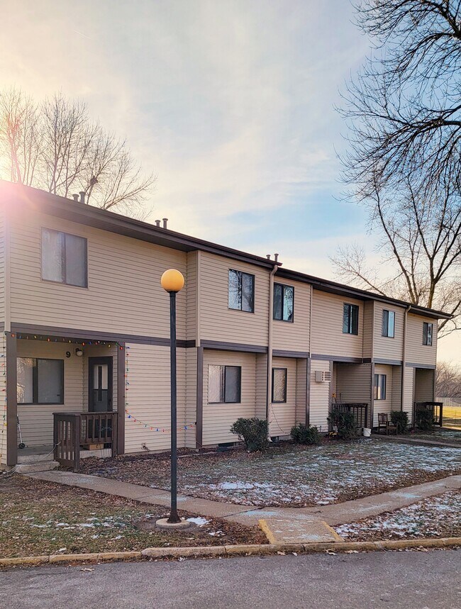 Blue Ridge Apartments & Townhomes Apartments in Blue Earth, MN