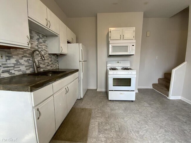 Building Photo - 2 br, 1 bath Townhome - 714 Fairview Avenue