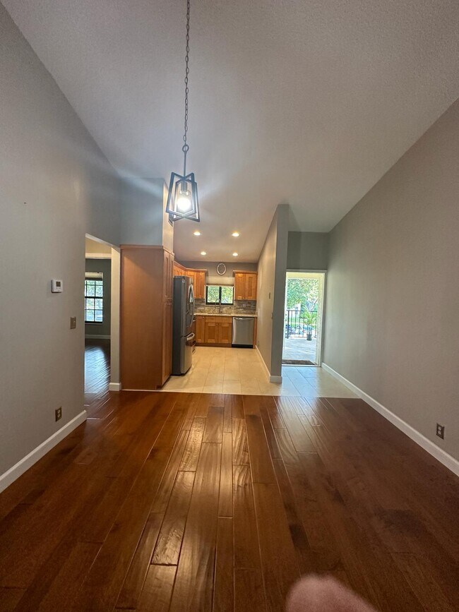 Foto del edificio - 301 Olivewood Pl