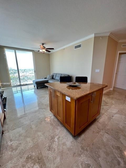 Foto del edificio - 1755 E Hallandale Beach Blvd