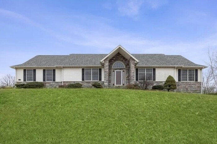 Primary Photo - 4 bed, 4 bath Single Family Home FOR RENT