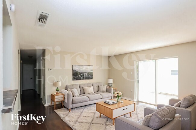 Foto del edificio - 908 Wandering Way Dr