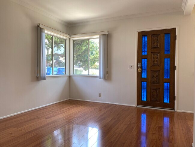 Foto del edificio - 4973 Glen Iris Ave