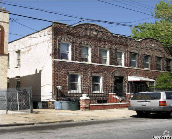Primary Photo - 881 Belmont Ave