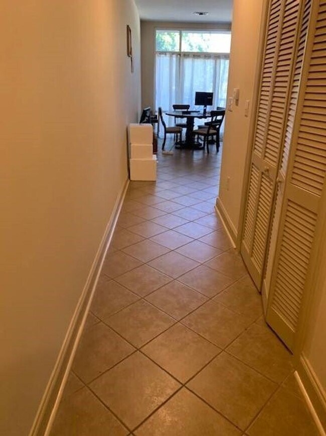 Foto del edificio - Stylish 2 Bedroom 2 Bath Condo @ Crimson Commons Available Fall 2026! Apply Now!