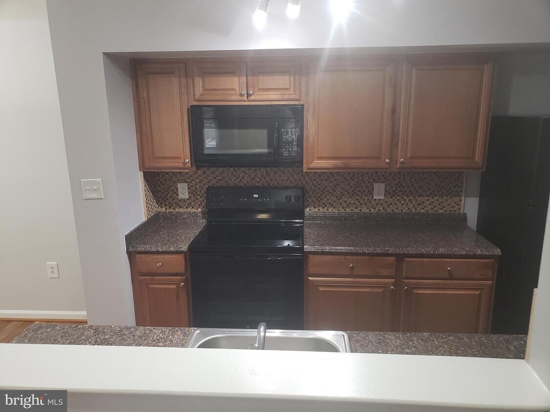 20651 Shadyside Way Unit 8125, Germantown, MD 20874 Room for Rent in