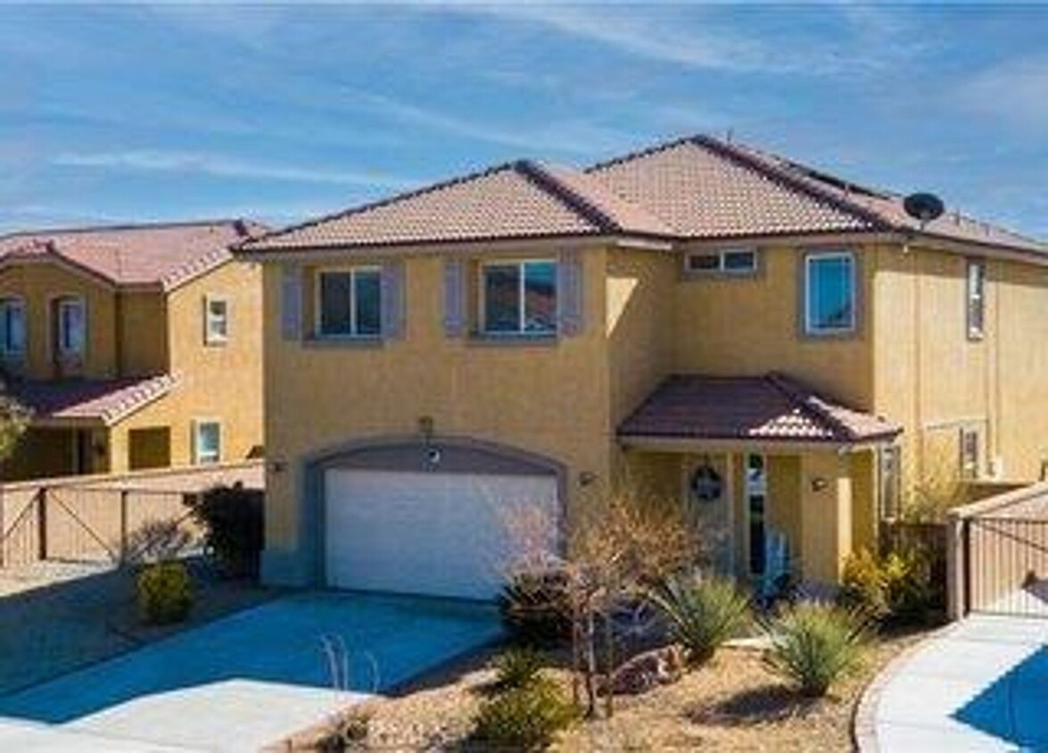 Primary Photo - *Gorgeous 4-Bedroom Home in Hesperia CA!*
