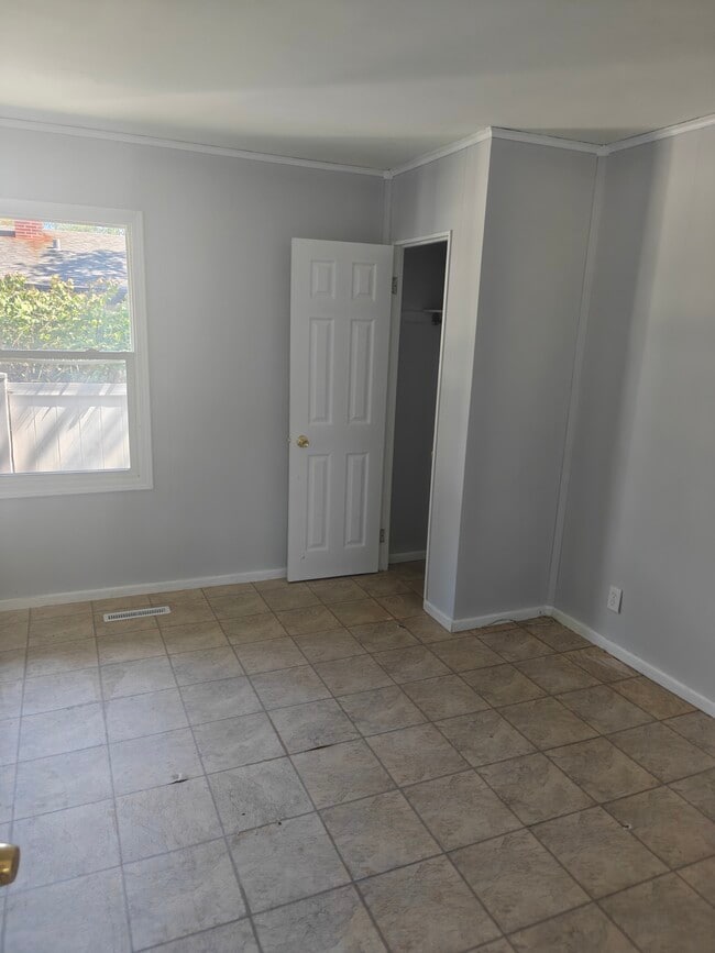Building Photo - 213 Butte Ln