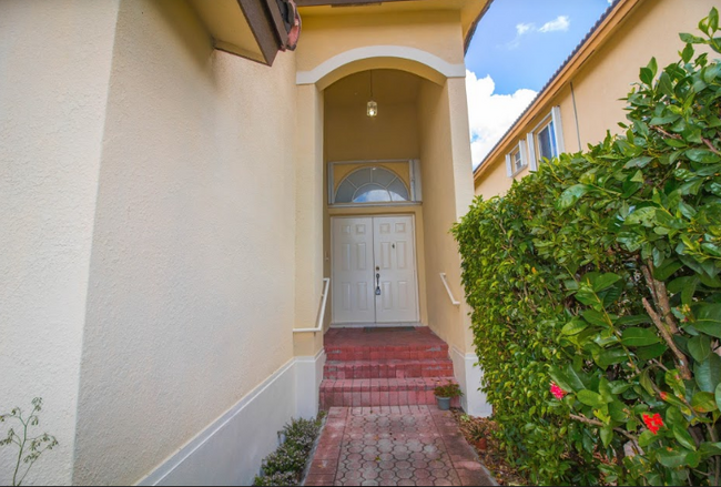 Foto del edificio - 5249 NW 112th Ct