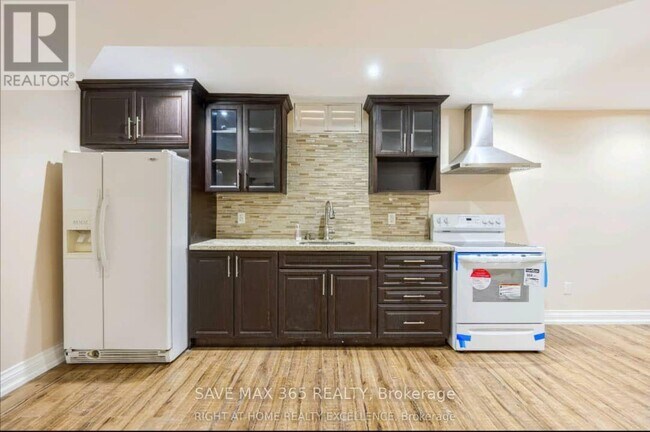 Photo du bâtiment - 6862 Gooderham Estate Blvd