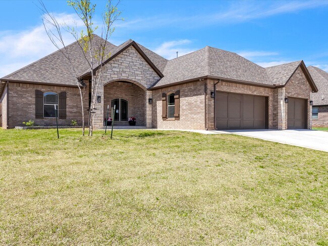 Building Photo - 1027 Kimberlin Ln