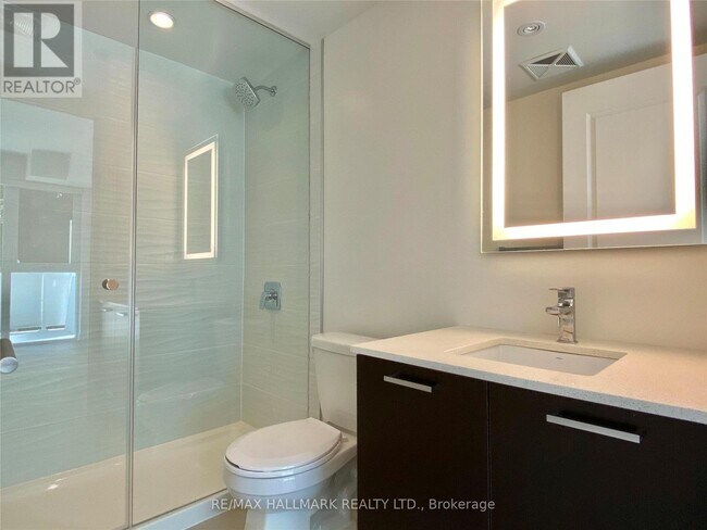 Photo du bâtiment - 2301 Danforth Ave