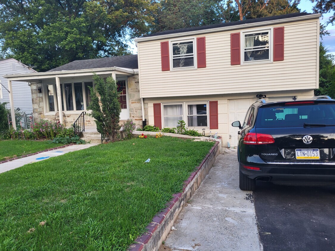 Primary Photo - 11609 Bustleton Ave