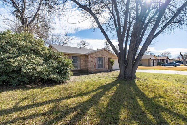 Foto del edificio - 4 Bedroom, 2 Bath Home in Round Rock w/ Sh...