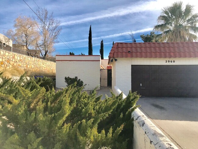 Building Photo - Cute Townhouse, Great Location off Telshor!