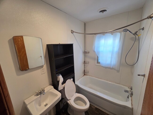 Foto del edificio - 2 bedroom house in Rockwell City $695 per month