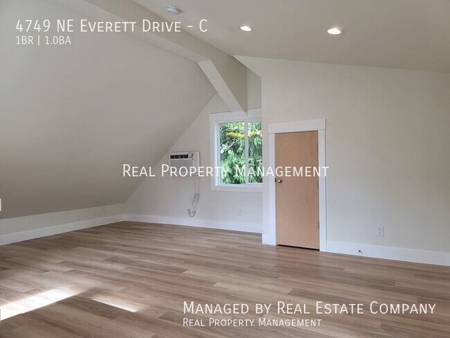 Foto del edificio - 4749 NE Everett Dr