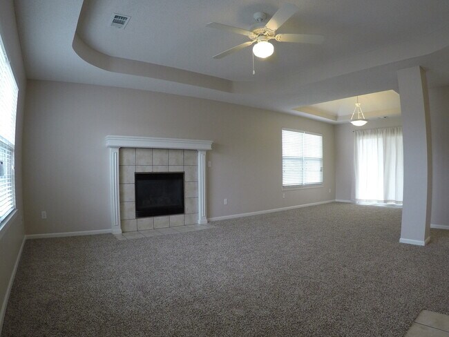 Foto del edificio - 3 Bedroom Ranch No Steps! | Midwest Proper...