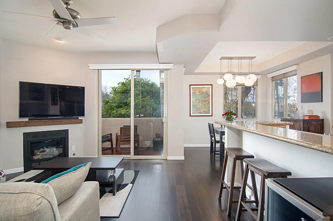 Building Photo - Great two bedroom townhome in Pacific Beach! Close to Beaches, Bay, shopping, restaurants, and fr...