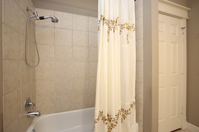 Foto del edificio - 5012 Blossom St