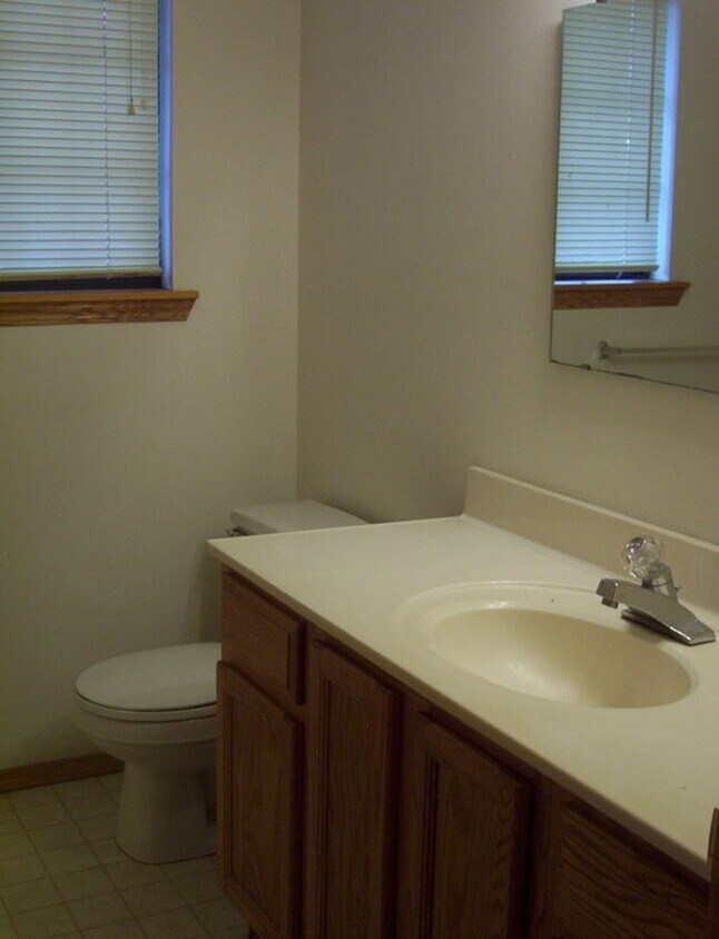 Foto del edificio - Coming Available Mid June!