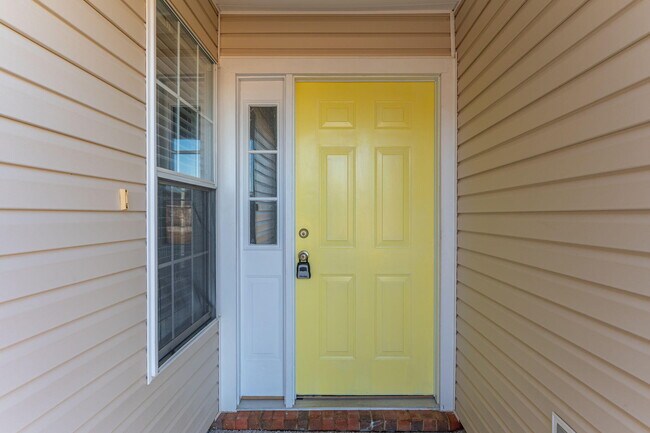 Building Photo - 546 Tikell Dr