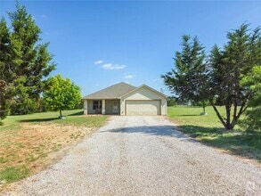 Building Photo - 120 Lost Oaks Ct