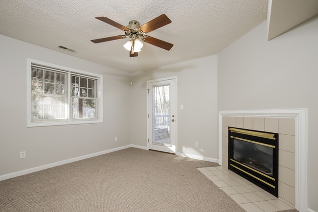 Building Photo - 936 Heatherstone Dr