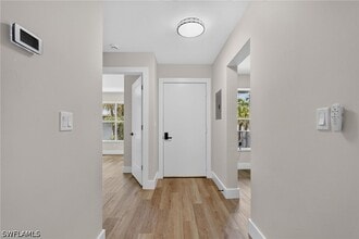 Building Photo - 1915 Courtyard Way