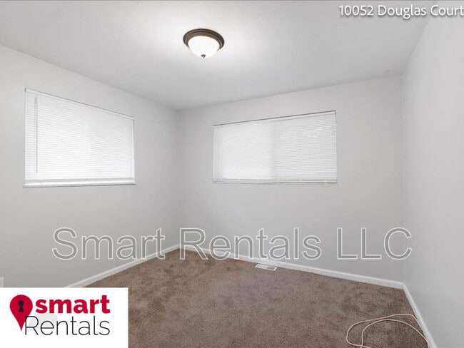 Foto del edificio - 10052 Douglas Ct