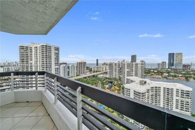 Foto del edificio - 3530 Mystic Pointe Dr