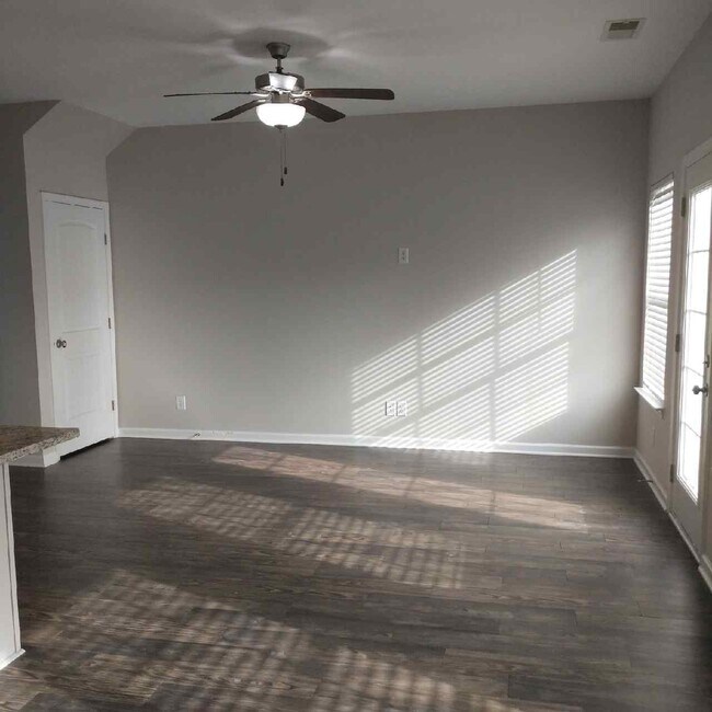 Foto del edificio - 632 Pippin Dr