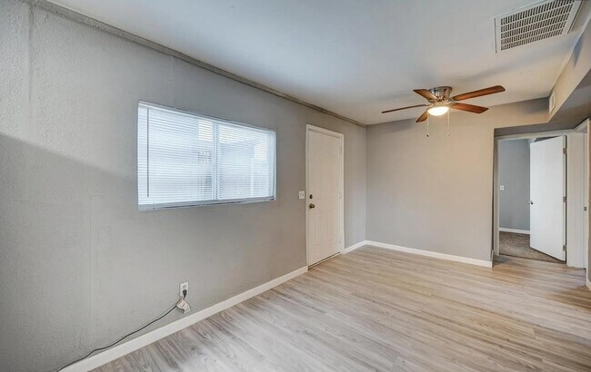 Foto del edificio - 2135 W Hadley St