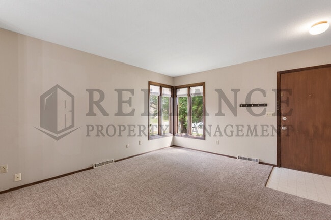 Building Photo - 2241 S White Oak Dr