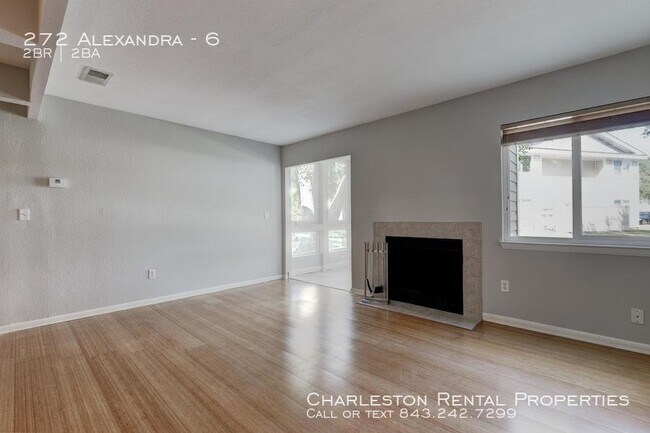 Building Photo - 272 Alexandra Dr