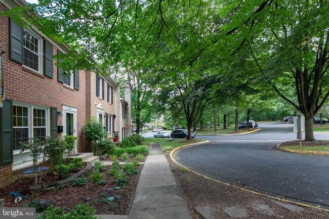 Building Photo - 2404 Albot Rd