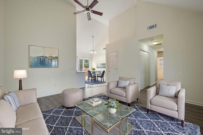 Foto del edificio - 49 Winding Wood Dr