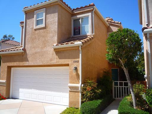 Primary Photo - Great Two-Story Town Home With Fire Place
