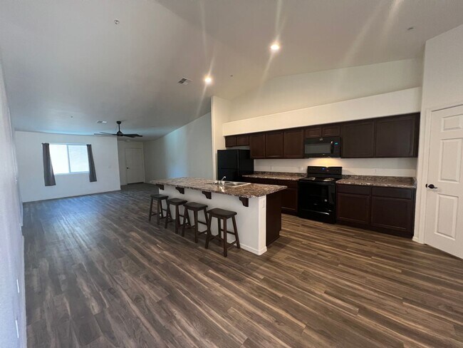 Building Photo - DESERT SKY TOWNHOME