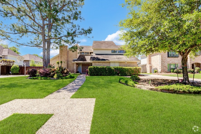 Building Photo - 16607 Brenton Oaks Dr