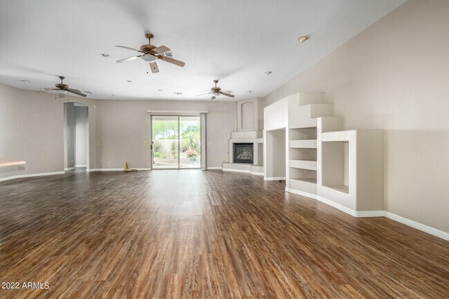 Building Photo - 14542 W Columbus Ave