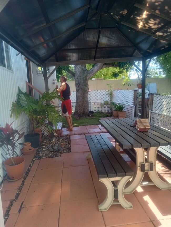 Building Photo - 2 NW 48th St