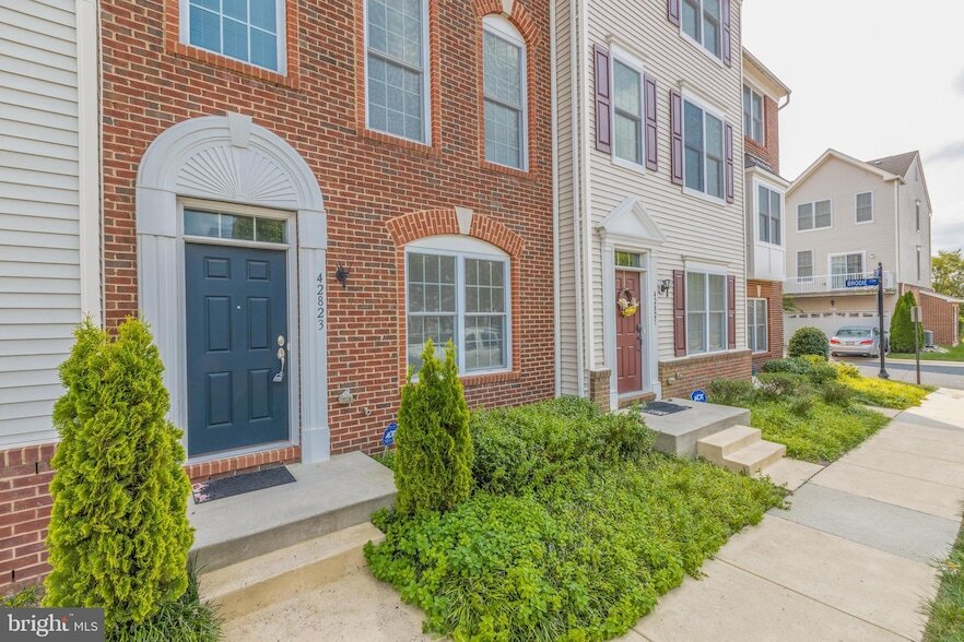 42823 Eggleston Terrace, Chantilly, VA 20152 Townhome Rentals in Chantilly VA