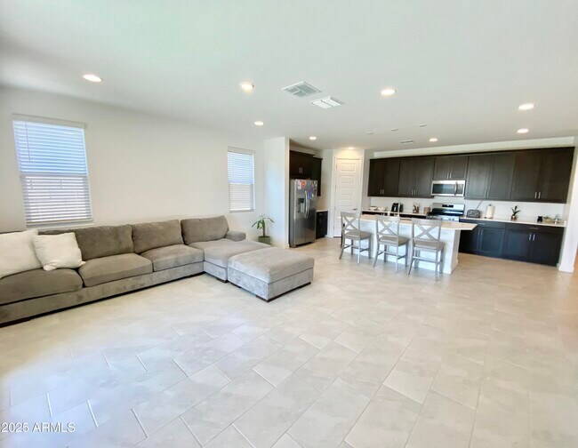 Foto del edificio - 3360 S 155th Ln