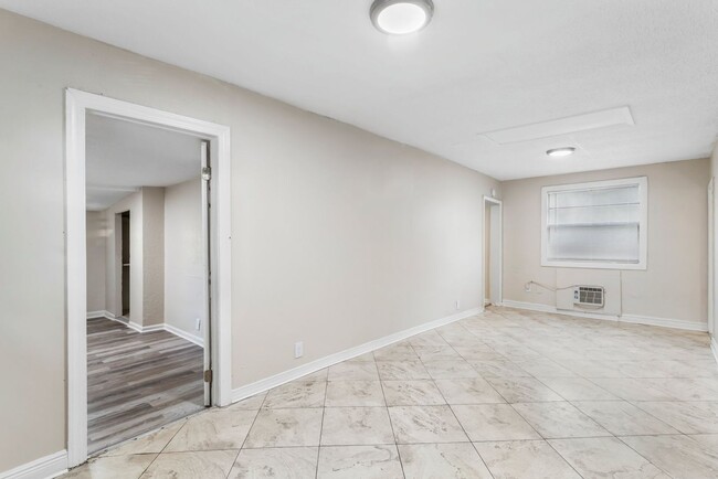 Foto del edificio - 3bdrm/1bath Home with large fenced yard  *...